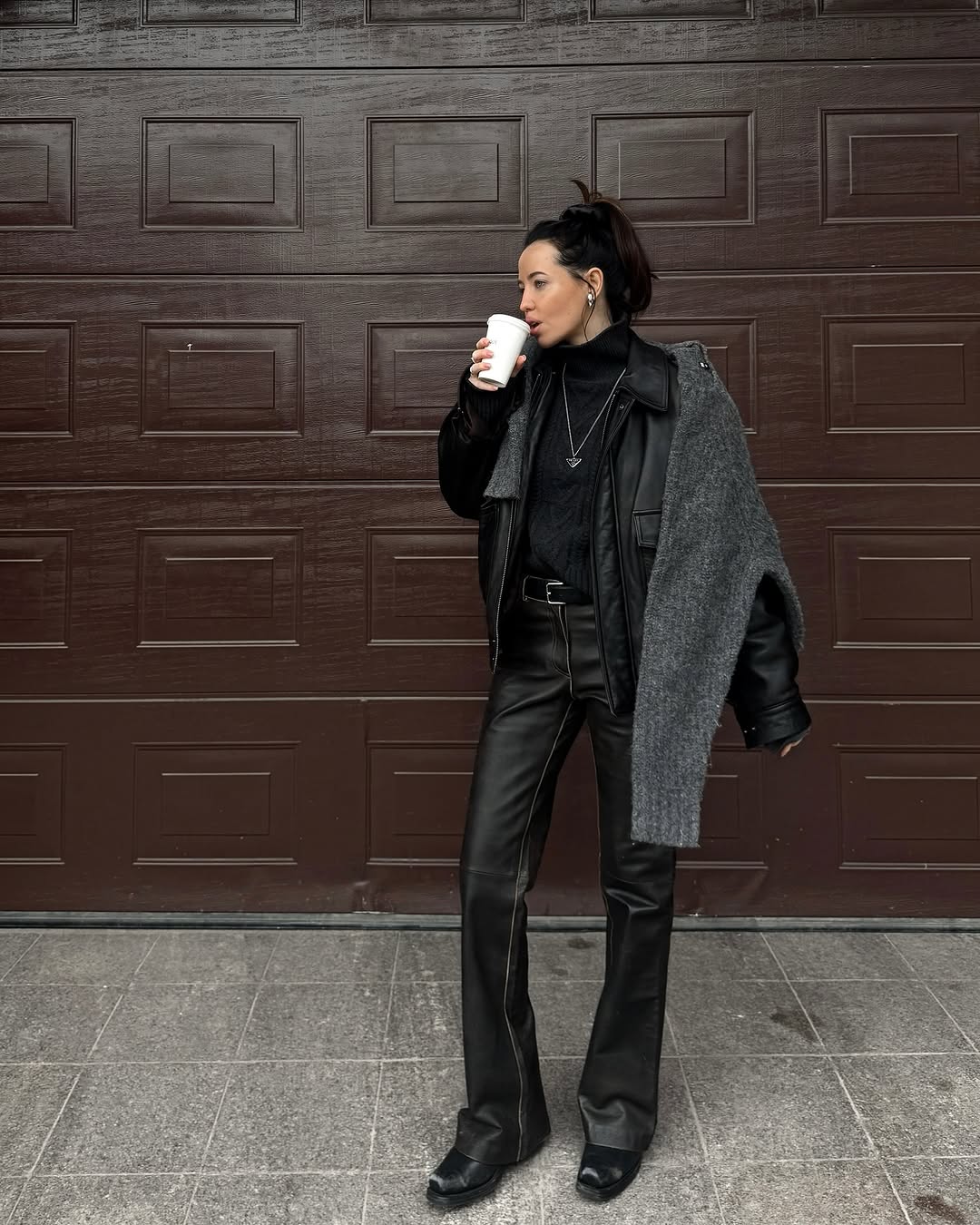 Total black: Надя Дорофеева продемонстрировала стильный образ, который сможет повторить каждая